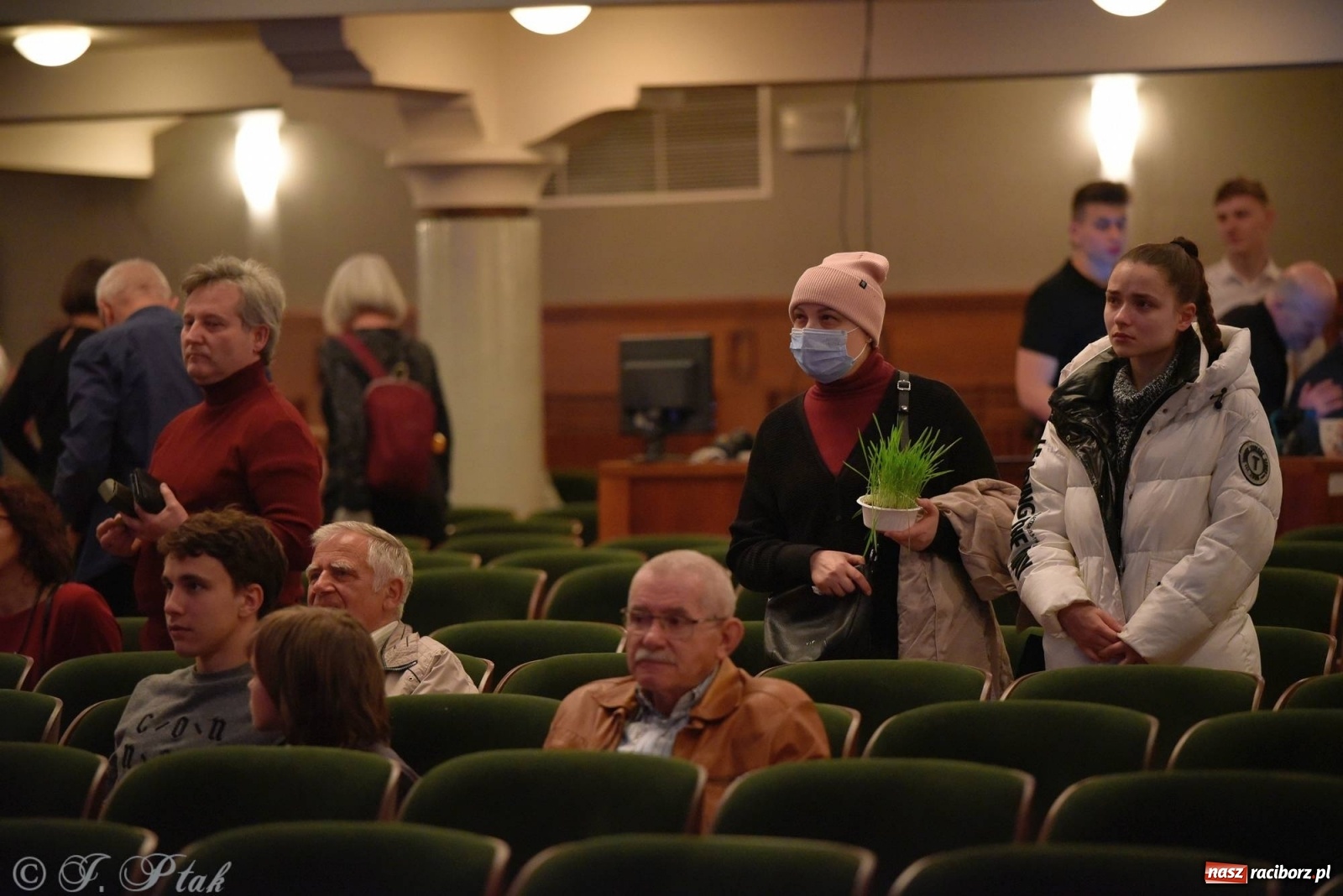 Zdjęcie w galerii na portalu naszraciborz.pl: Koncert dla Ukrainy i trwająca nadal zbiórka ze Stowarzyszeniem Pokolenie wiadomości z regionu