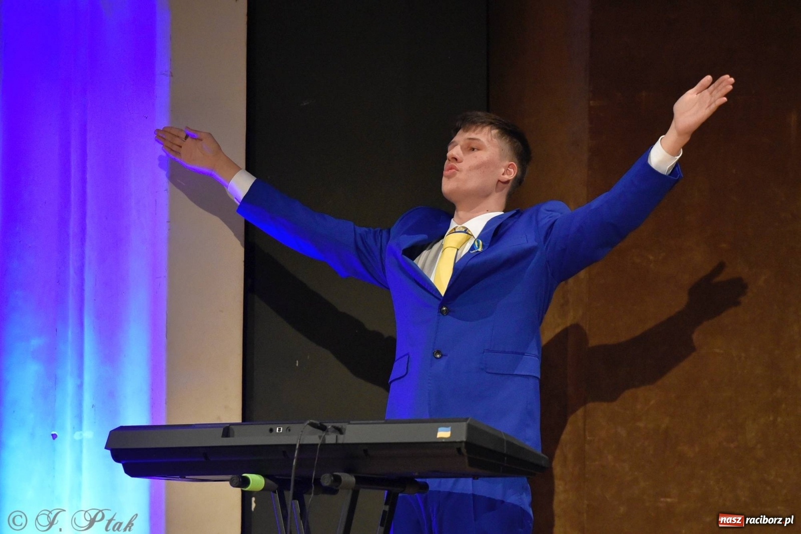 Zdjęcie w galerii na portalu naszraciborz.pl: Koncert dla Ukrainy i trwająca nadal zbiórka ze Stowarzyszeniem Pokolenie wiadomości z regionu