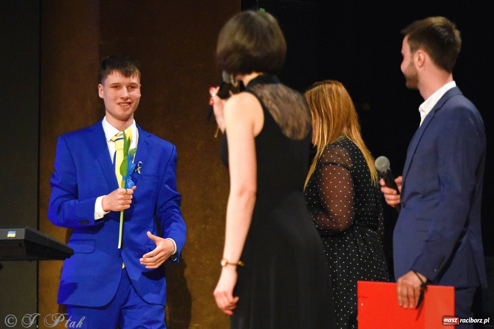 Zdjęcie w galerii na portalu naszraciborz.pl: Koncert dla Ukrainy i trwająca nadal zbiórka ze Stowarzyszeniem Pokolenie wiadomości z regionu