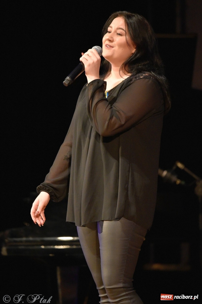 Zdjęcie w galerii na portalu naszraciborz.pl: Koncert dla Ukrainy i trwająca nadal zbiórka ze Stowarzyszeniem Pokolenie wiadomości z regionu