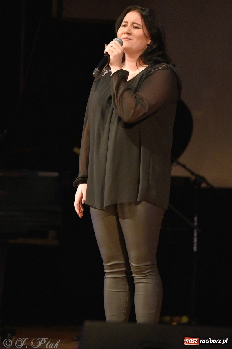 Zdjęcie w galerii na portalu naszraciborz.pl: Koncert dla Ukrainy i trwająca nadal zbiórka ze Stowarzyszeniem Pokolenie wiadomości z regionu