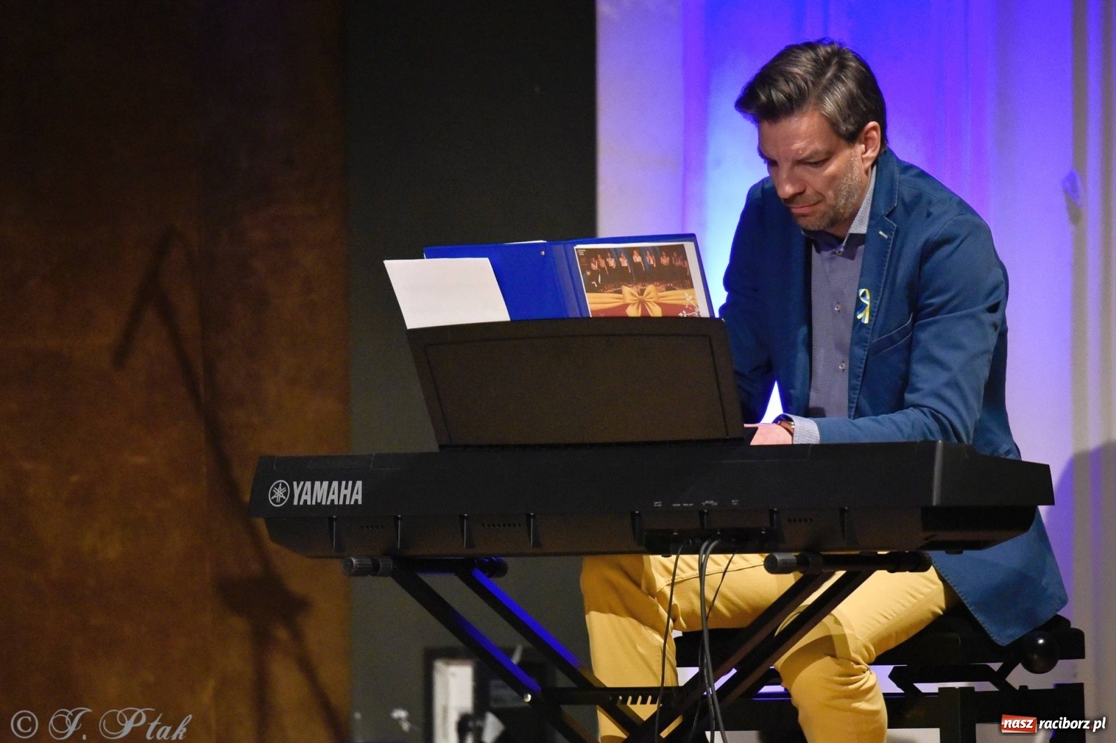 Zdjęcie w galerii na portalu naszraciborz.pl: Koncert dla Ukrainy i trwająca nadal zbiórka ze Stowarzyszeniem Pokolenie wiadomości z regionu