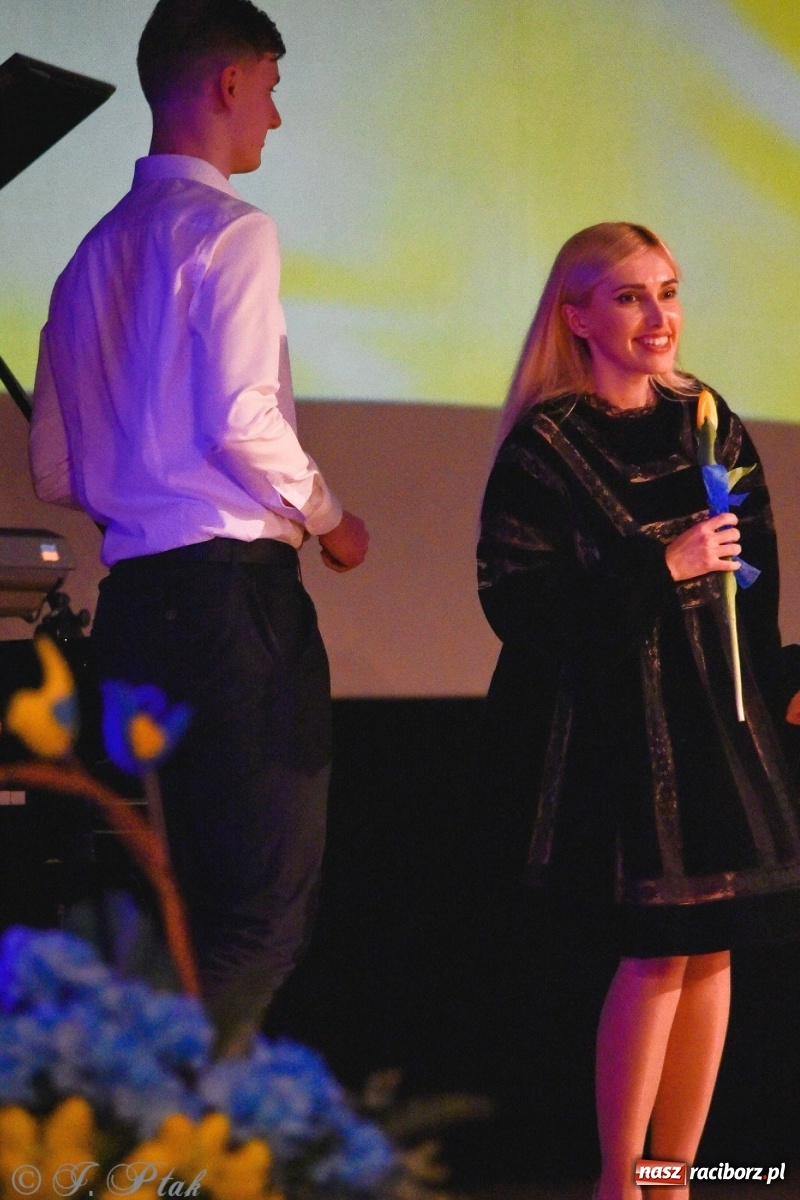 Zdjęcie w galerii na portalu naszraciborz.pl: Koncert dla Ukrainy i trwająca nadal zbiórka ze Stowarzyszeniem Pokolenie wiadomości z regionu