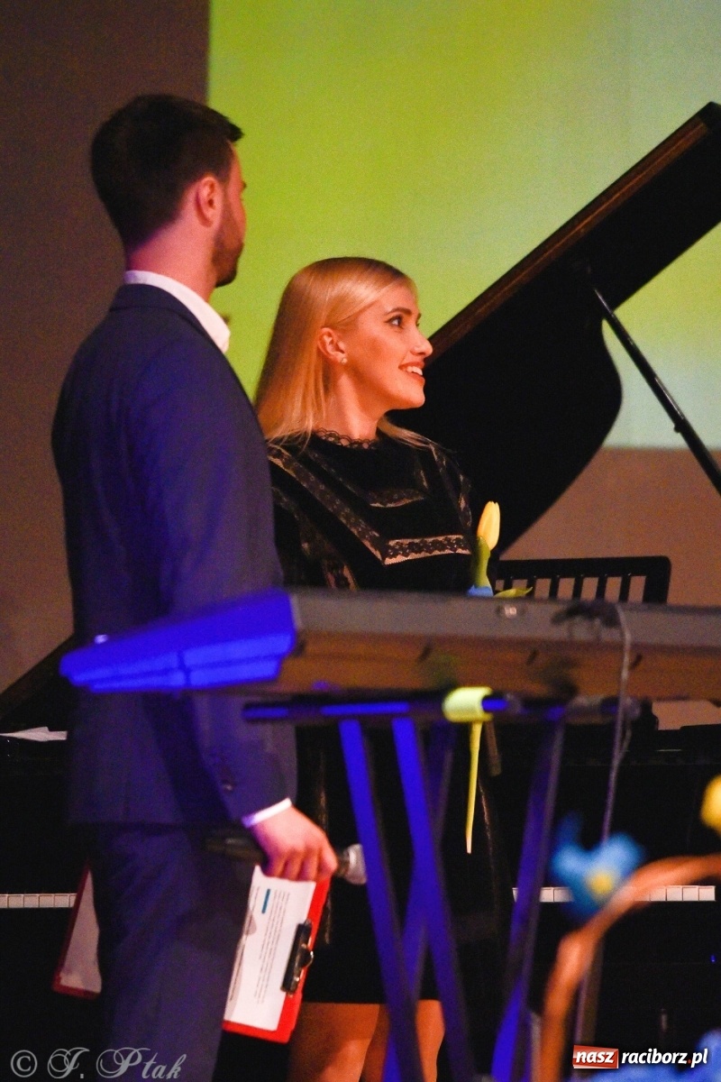 Zdjęcie w galerii na portalu naszraciborz.pl: Koncert dla Ukrainy i trwająca nadal zbiórka ze Stowarzyszeniem Pokolenie wiadomości z regionu