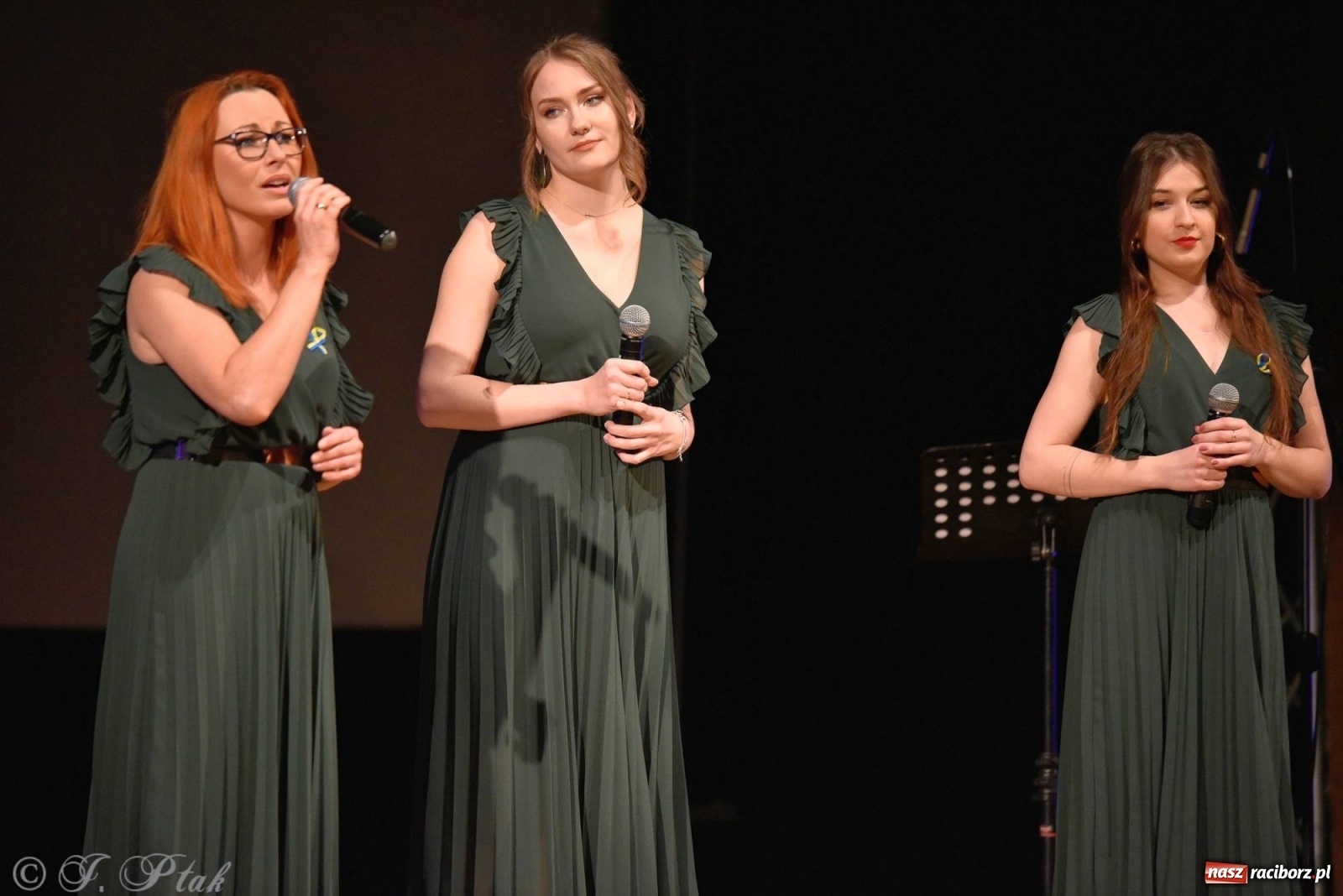 Zdjęcie w galerii na portalu naszraciborz.pl: Koncert dla Ukrainy i trwająca nadal zbiórka ze Stowarzyszeniem Pokolenie wiadomości z regionu