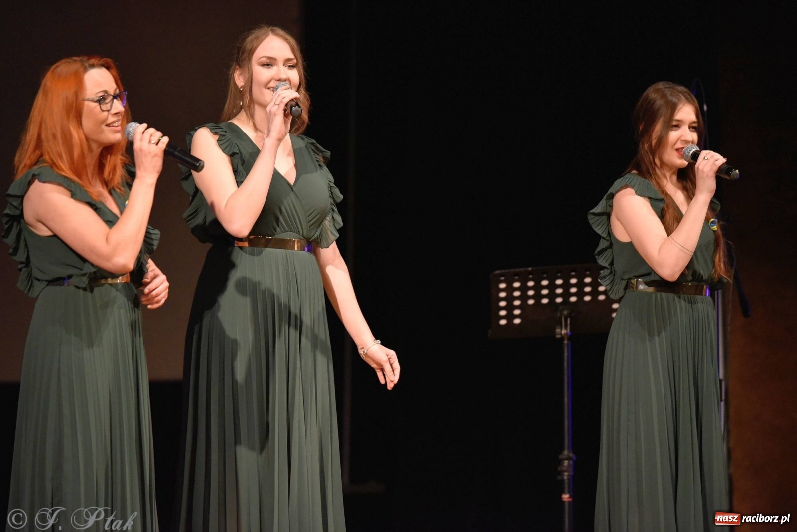 Zdjęcie w galerii na portalu naszraciborz.pl: Koncert dla Ukrainy i trwająca nadal zbiórka ze Stowarzyszeniem Pokolenie wiadomości z regionu