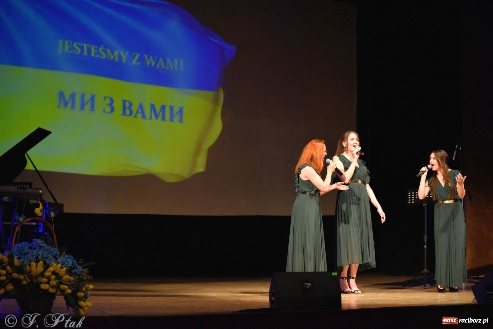 Zdjęcie w galerii na portalu naszraciborz.pl: Koncert dla Ukrainy i trwająca nadal zbiórka ze Stowarzyszeniem Pokolenie wiadomości z regionu