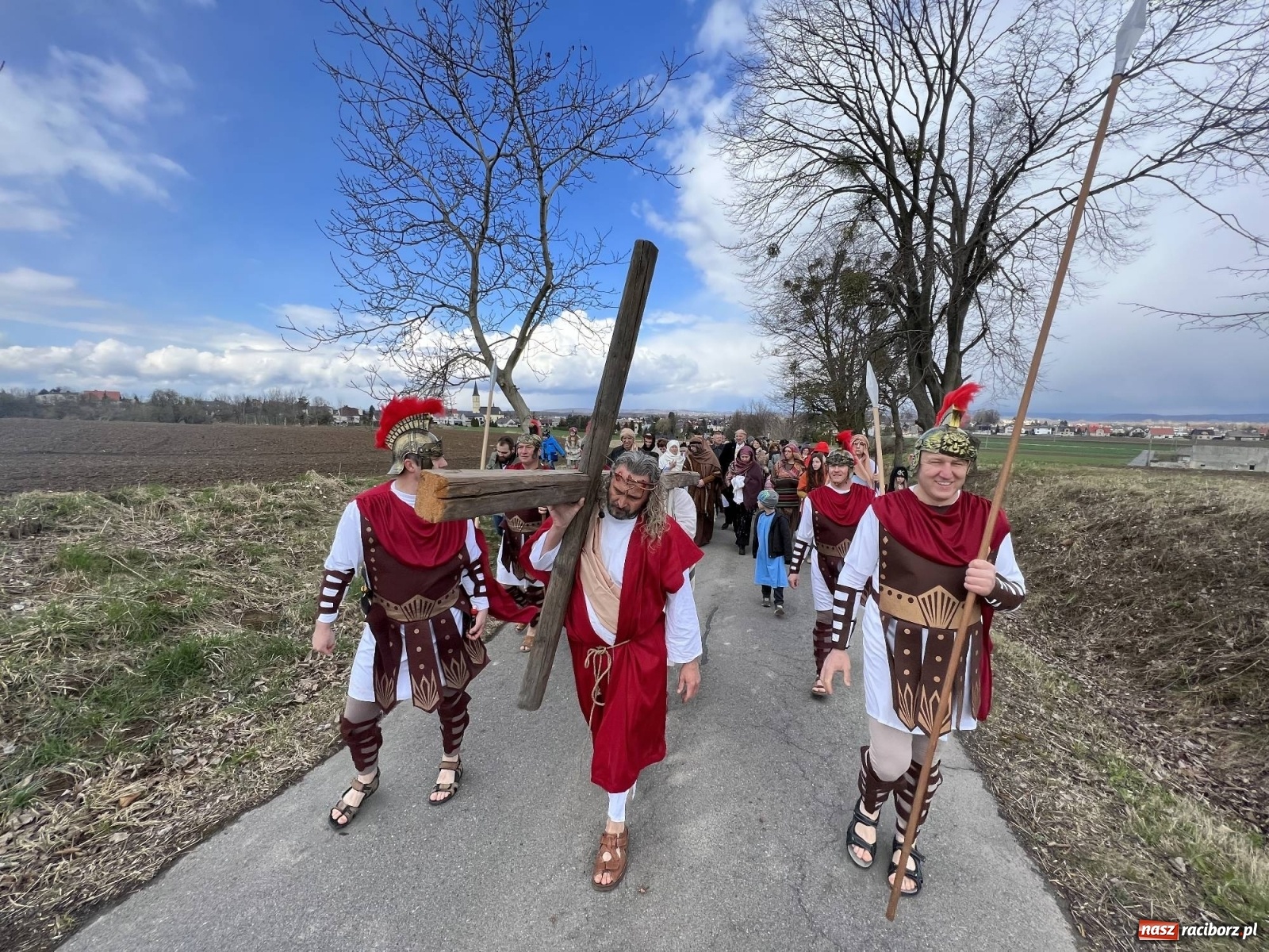 Zdjęcie w galerii na portalu naszraciborz.pl: Misterium Męki Pańskiej w Krzyżanowicach [FOTO i WIDEO] wiadomości z regionu