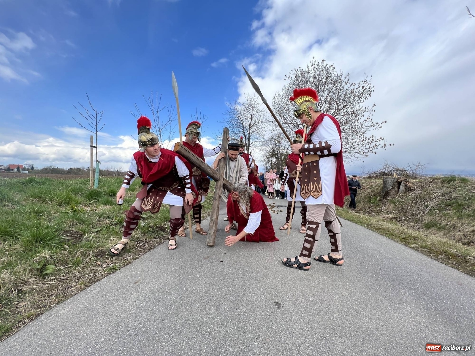 Zdjęcie w galerii na portalu naszraciborz.pl: Misterium Męki Pańskiej w Krzyżanowicach [FOTO i WIDEO] wiadomości z regionu