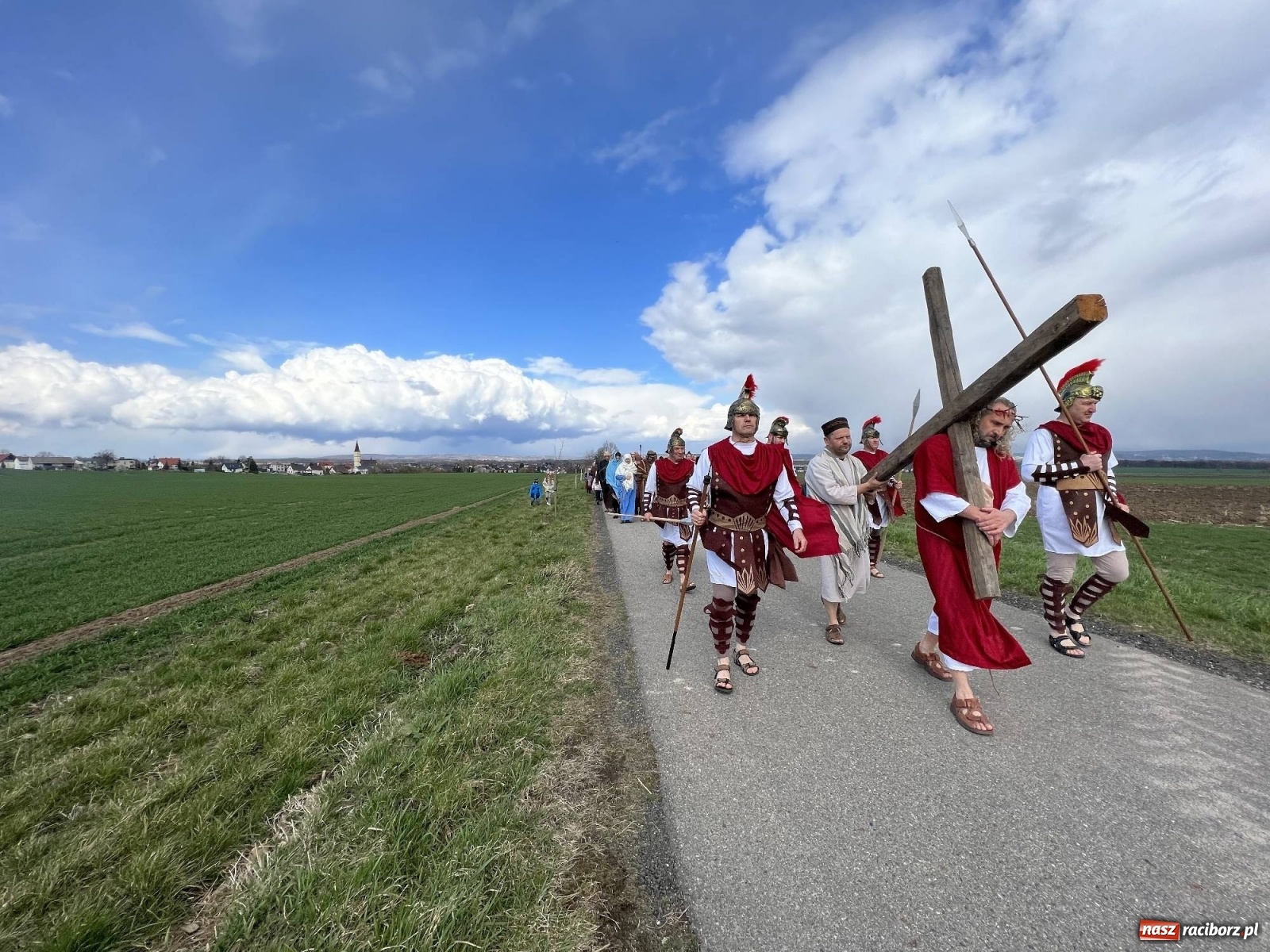 Zdjęcie w galerii na portalu naszraciborz.pl: Misterium Męki Pańskiej w Krzyżanowicach [FOTO i WIDEO] wiadomości z regionu