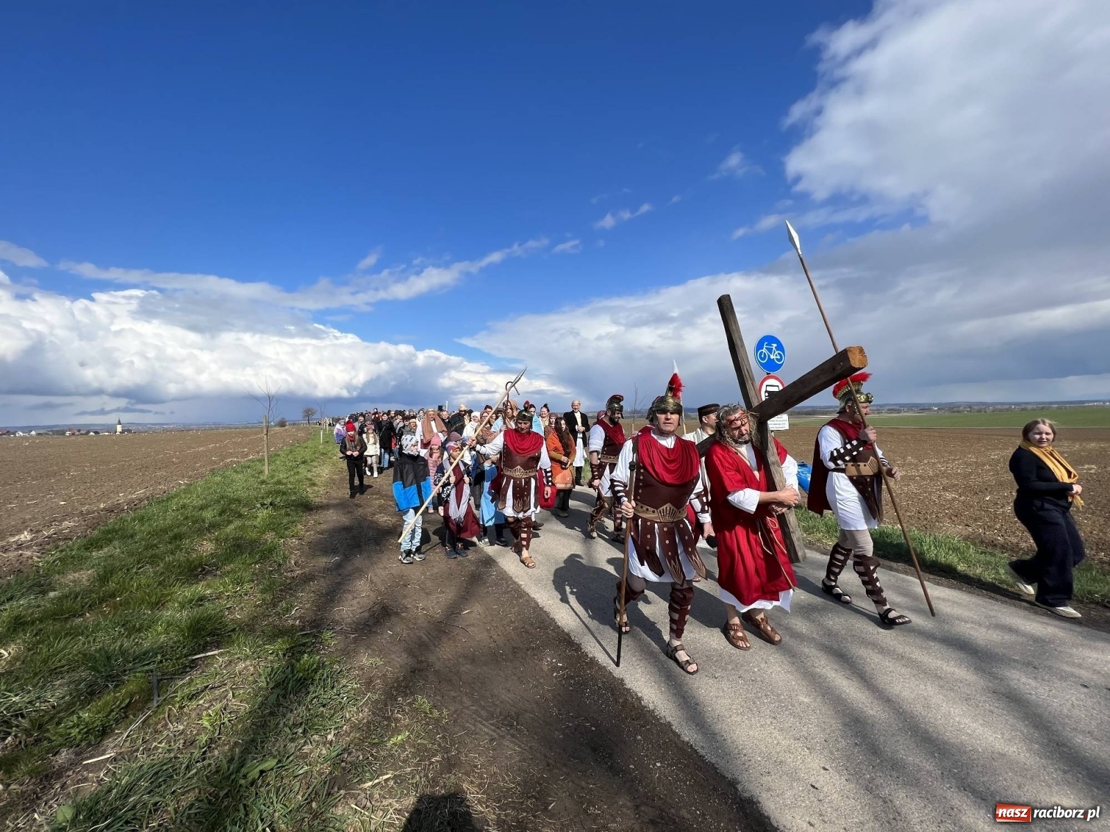 Zdjęcie w galerii na portalu naszraciborz.pl: Misterium Męki Pańskiej w Krzyżanowicach [FOTO i WIDEO] wiadomości z regionu