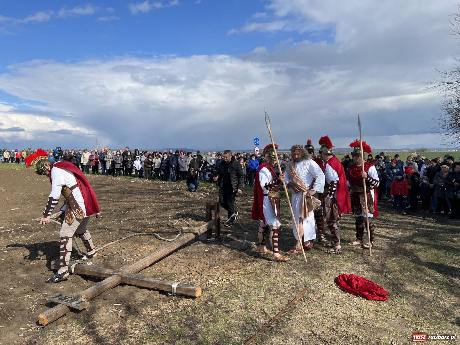 Zdjęcie w galerii na portalu naszraciborz.pl: Misterium Męki Pańskiej w Krzyżanowicach [FOTO i WIDEO] wiadomości z regionu