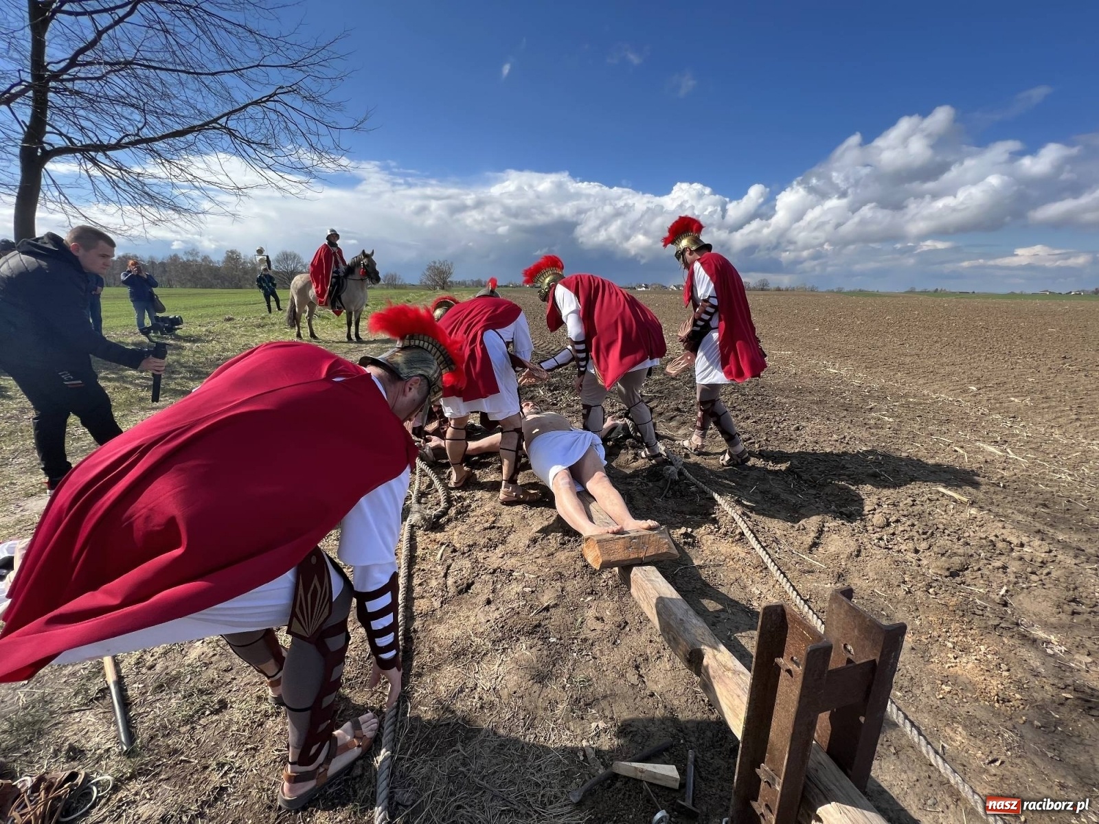 Zdjęcie w galerii na portalu naszraciborz.pl: Misterium Męki Pańskiej w Krzyżanowicach [FOTO i WIDEO] wiadomości z regionu