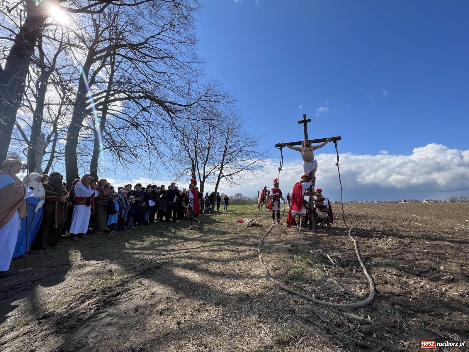 Zdjęcie w galerii na portalu naszraciborz.pl: Misterium Męki Pańskiej w Krzyżanowicach [FOTO i WIDEO] wiadomości z regionu