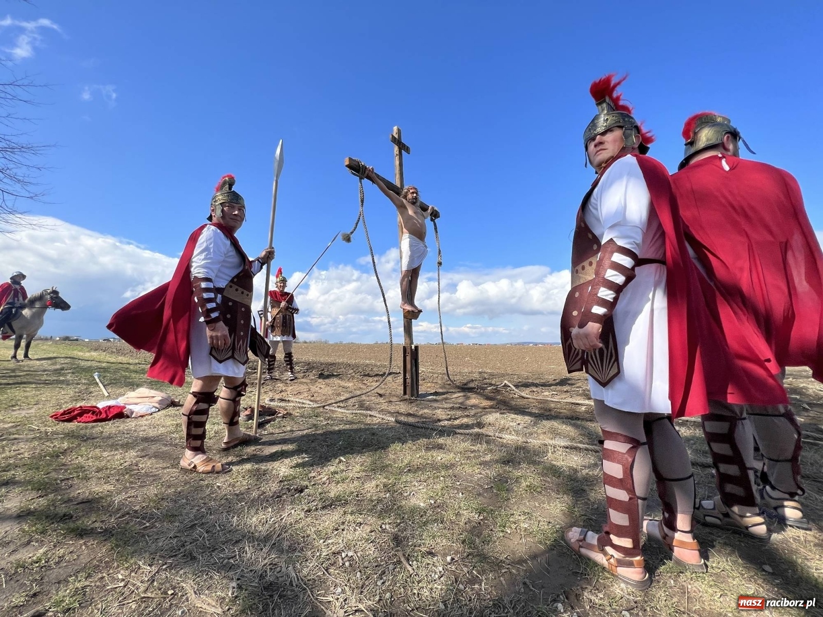 Zdjęcie w galerii na portalu naszraciborz.pl: Misterium Męki Pańskiej w Krzyżanowicach [FOTO i WIDEO] wiadomości z regionu
