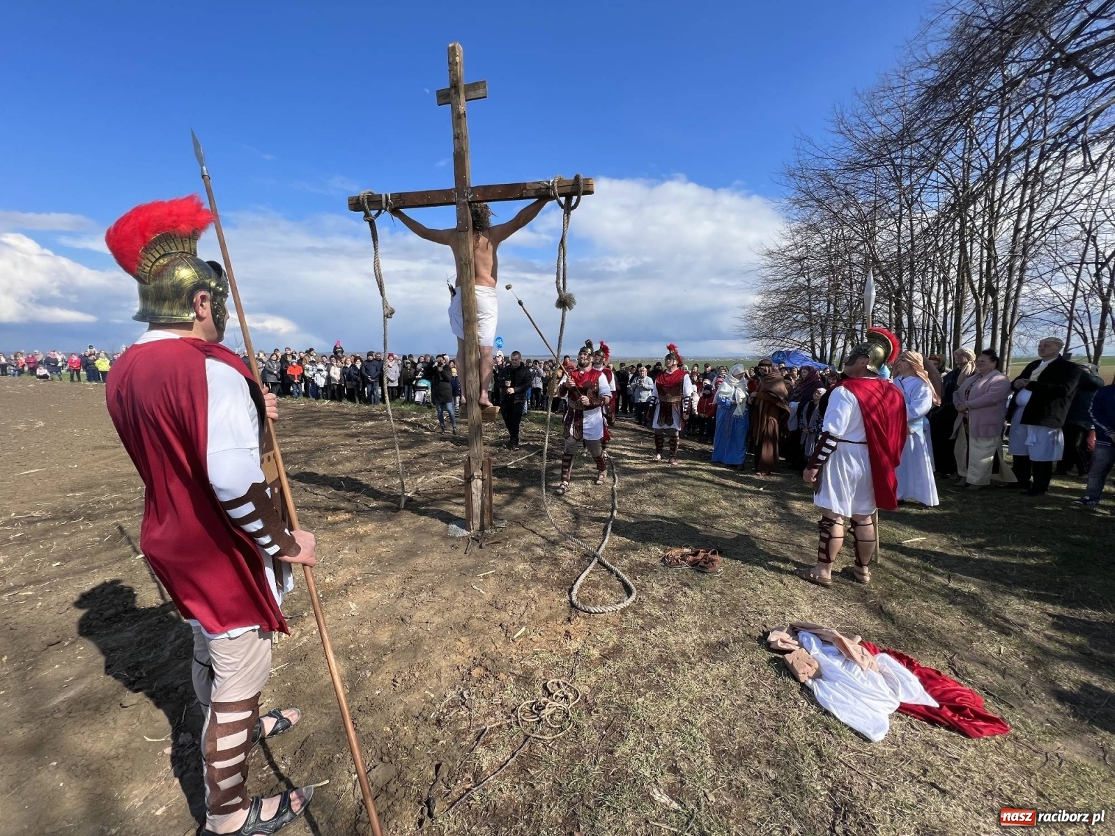 Zdjęcie w galerii na portalu naszraciborz.pl: Misterium Męki Pańskiej w Krzyżanowicach [FOTO i WIDEO] wiadomości z regionu