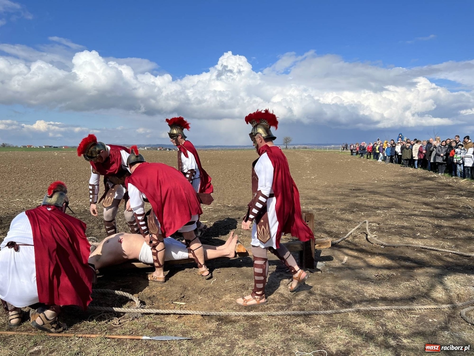 Zdjęcie w galerii na portalu naszraciborz.pl: Misterium Męki Pańskiej w Krzyżanowicach [FOTO i WIDEO] wiadomości z regionu