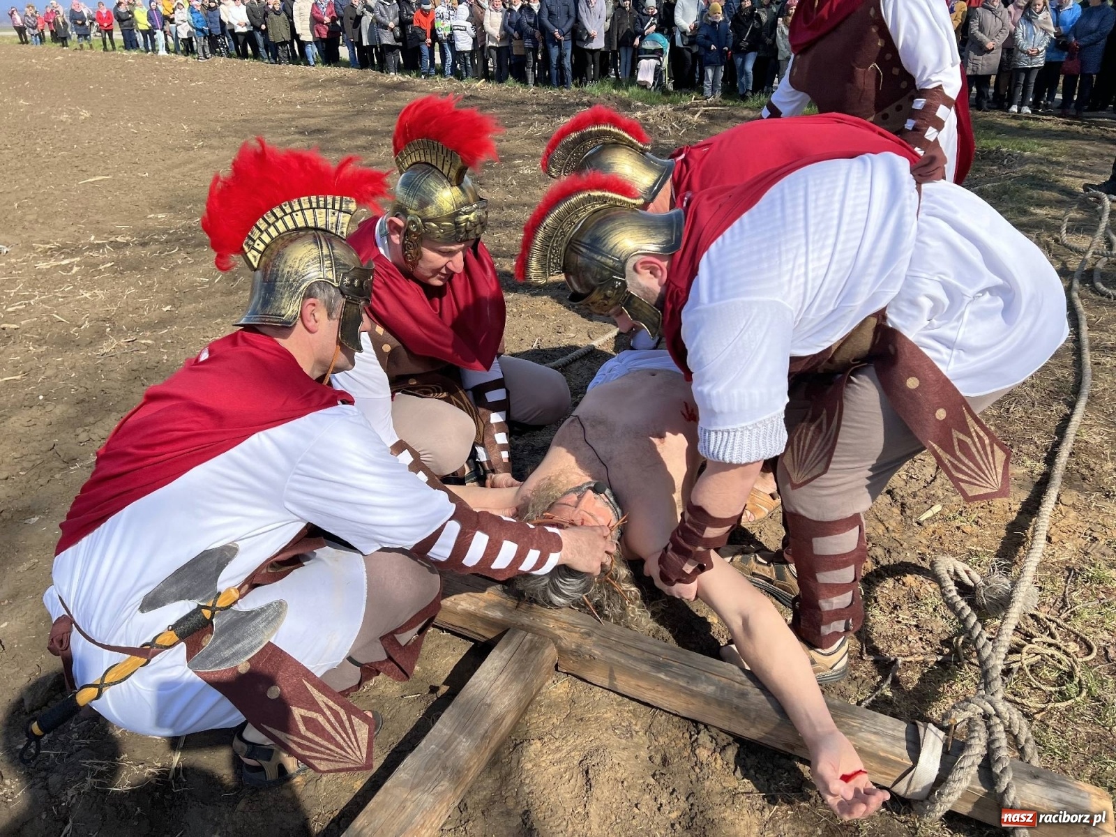 Zdjęcie w galerii na portalu naszraciborz.pl: Misterium Męki Pańskiej w Krzyżanowicach [FOTO i WIDEO] wiadomości z regionu