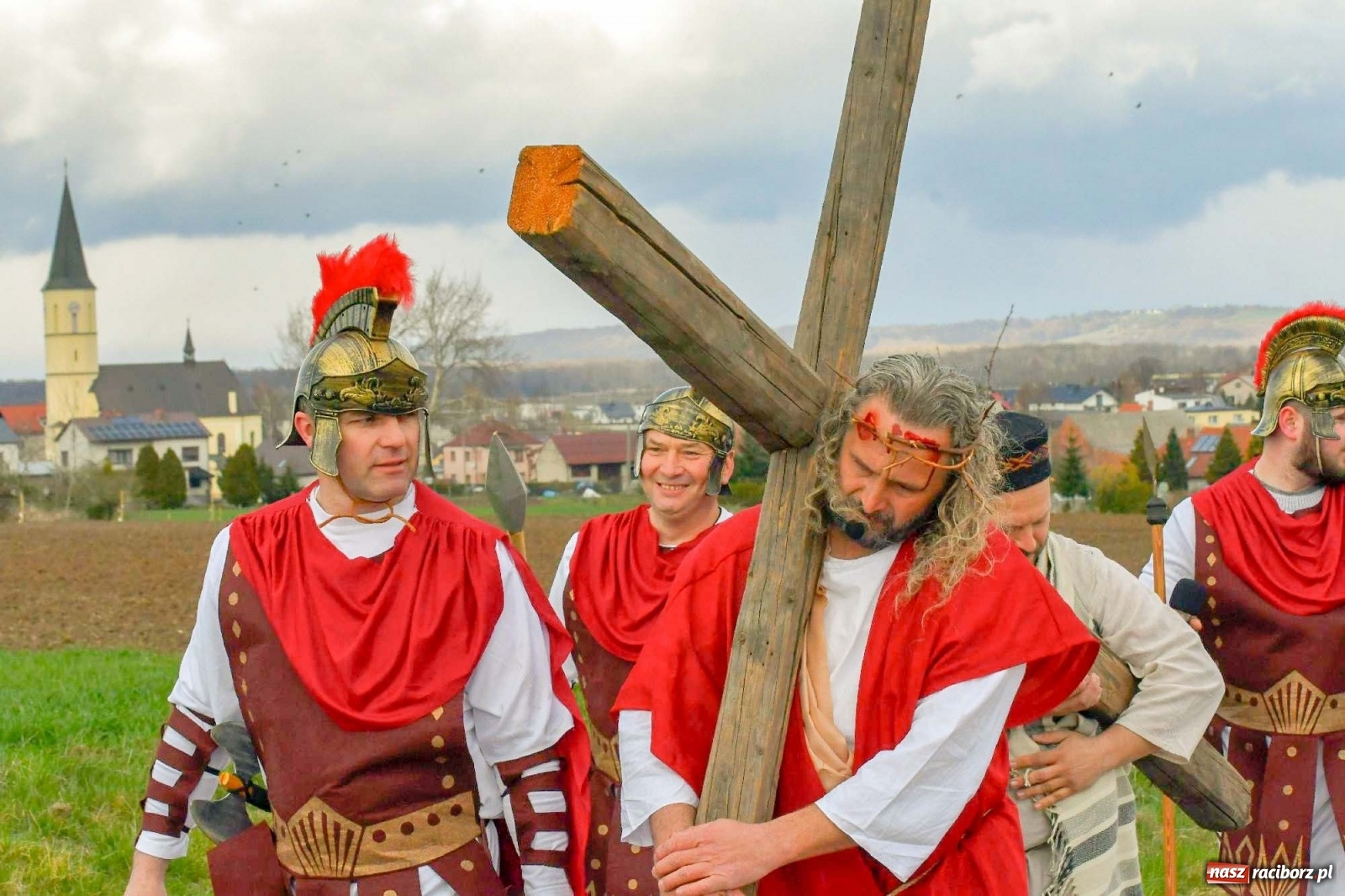 Zdjęcie w galerii na portalu naszraciborz.pl: Misterium Męki Pańskiej w Krzyżanowicach [FOTO i WIDEO] wiadomości z regionu
