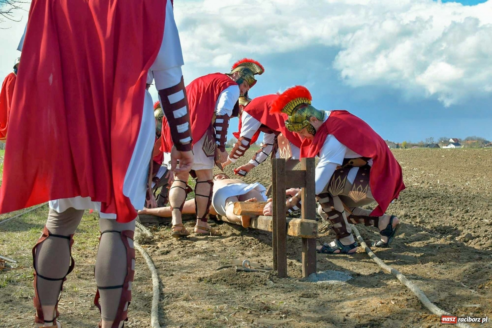 Zdjęcie w galerii na portalu naszraciborz.pl: Misterium Męki Pańskiej w Krzyżanowicach [FOTO i WIDEO] wiadomości z regionu