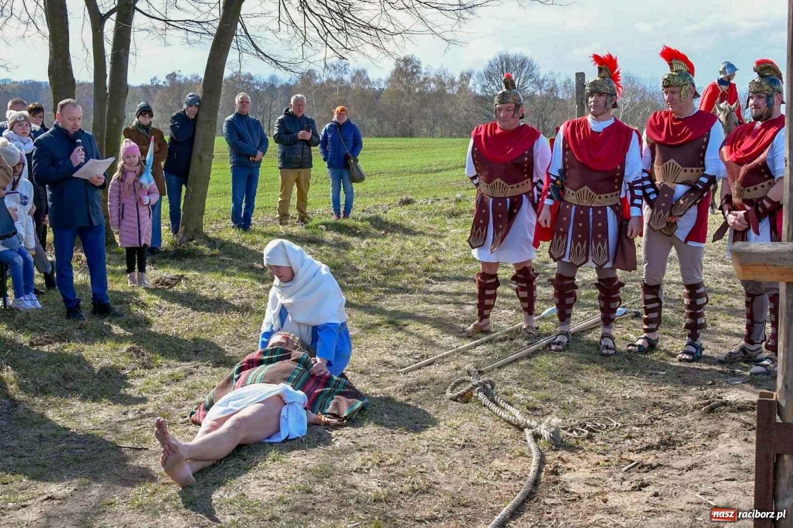 Zdjęcie w galerii na portalu naszraciborz.pl: Misterium Męki Pańskiej w Krzyżanowicach [FOTO i WIDEO] wiadomości z regionu