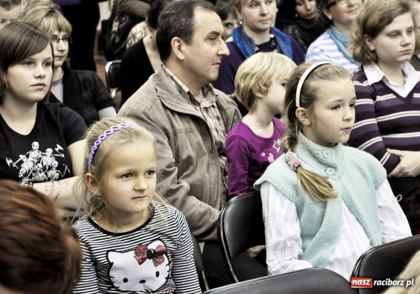 Zdjęcie w galerii na portalu naszraciborz.pl: Skrzaty, strzygi, czarodzieje czyli... wiadomości z regionu
