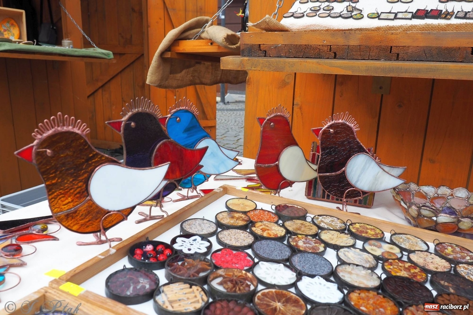 Zdjęcie w galerii na portalu naszraciborz.pl: Pod dobrym aniołem. Wielkanocne inspiracje na jarmarku w Raciborzu wiadomości z regionu