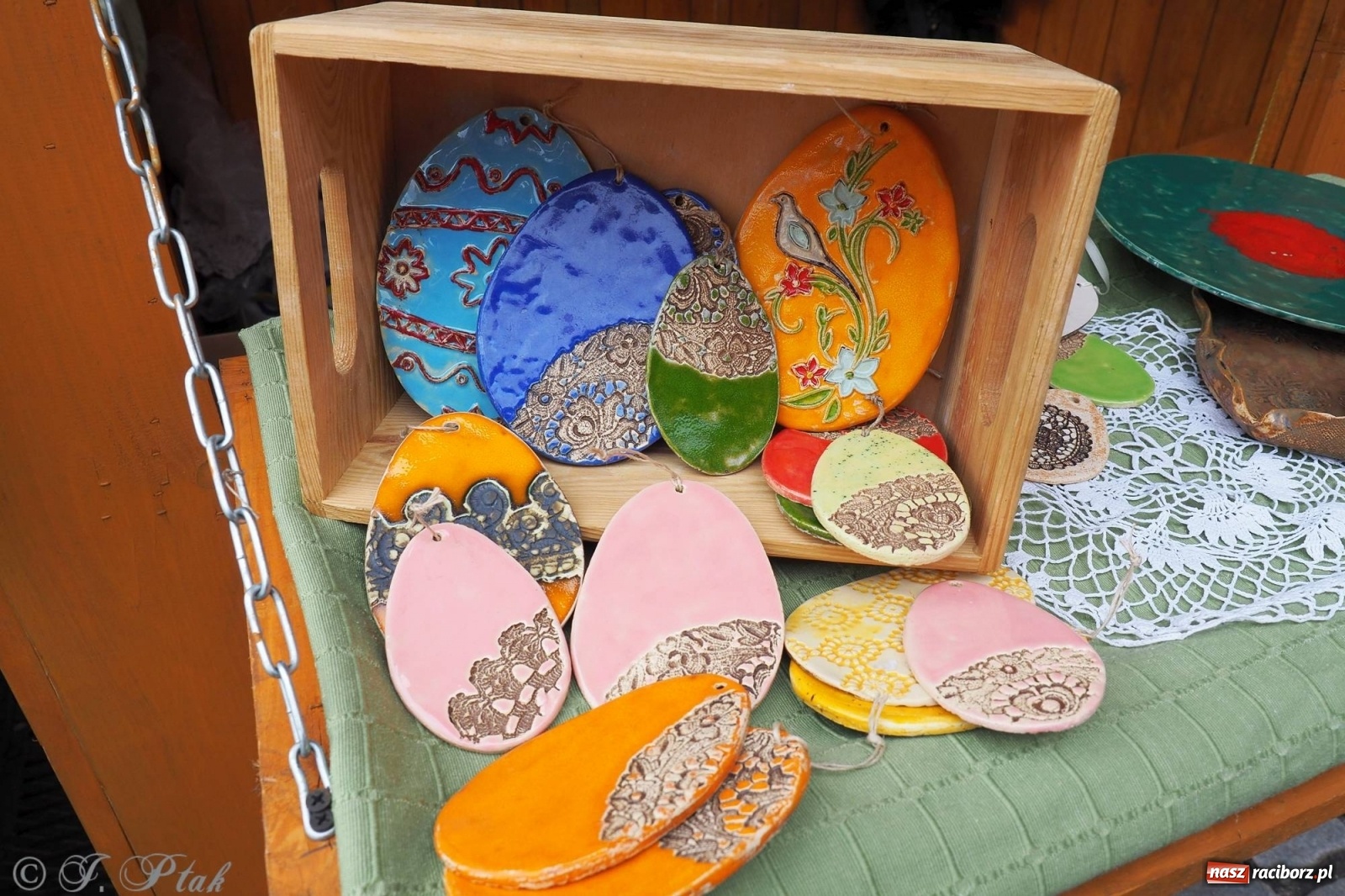 Zdjęcie w galerii na portalu naszraciborz.pl: Pod dobrym aniołem. Wielkanocne inspiracje na jarmarku w Raciborzu wiadomości z regionu