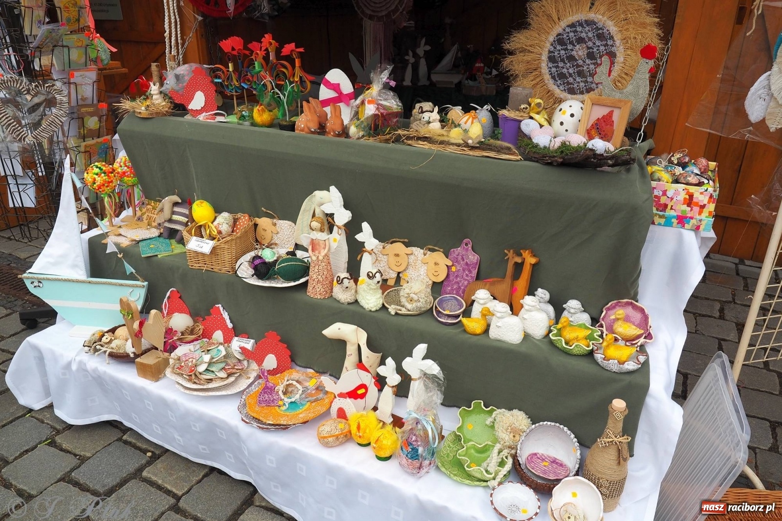 Zdjęcie w galerii na portalu naszraciborz.pl: Pod dobrym aniołem. Wielkanocne inspiracje na jarmarku w Raciborzu wiadomości z regionu