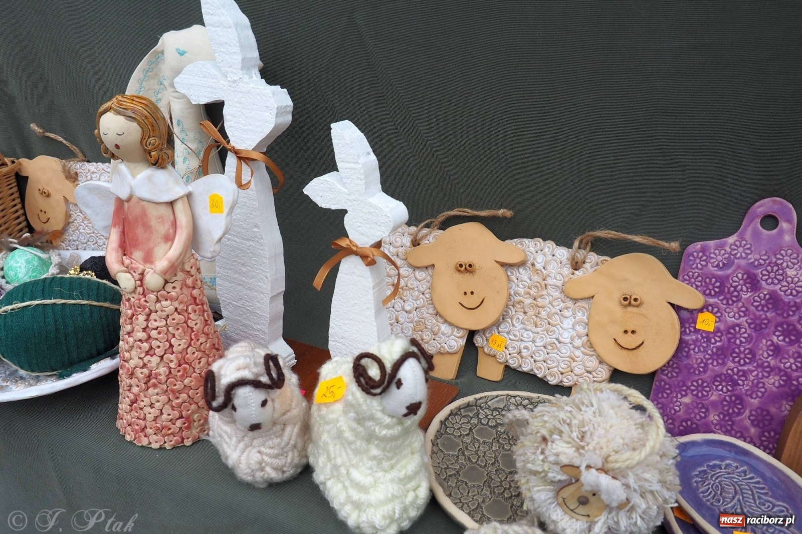Zdjęcie w galerii na portalu naszraciborz.pl: Pod dobrym aniołem. Wielkanocne inspiracje na jarmarku w Raciborzu wiadomości z regionu