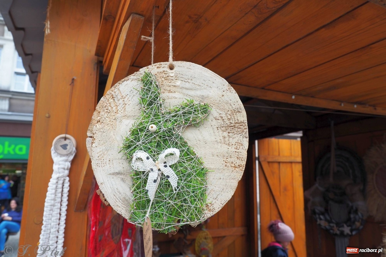 Zdjęcie w galerii na portalu naszraciborz.pl: Pod dobrym aniołem. Wielkanocne inspiracje na jarmarku w Raciborzu wiadomości z regionu