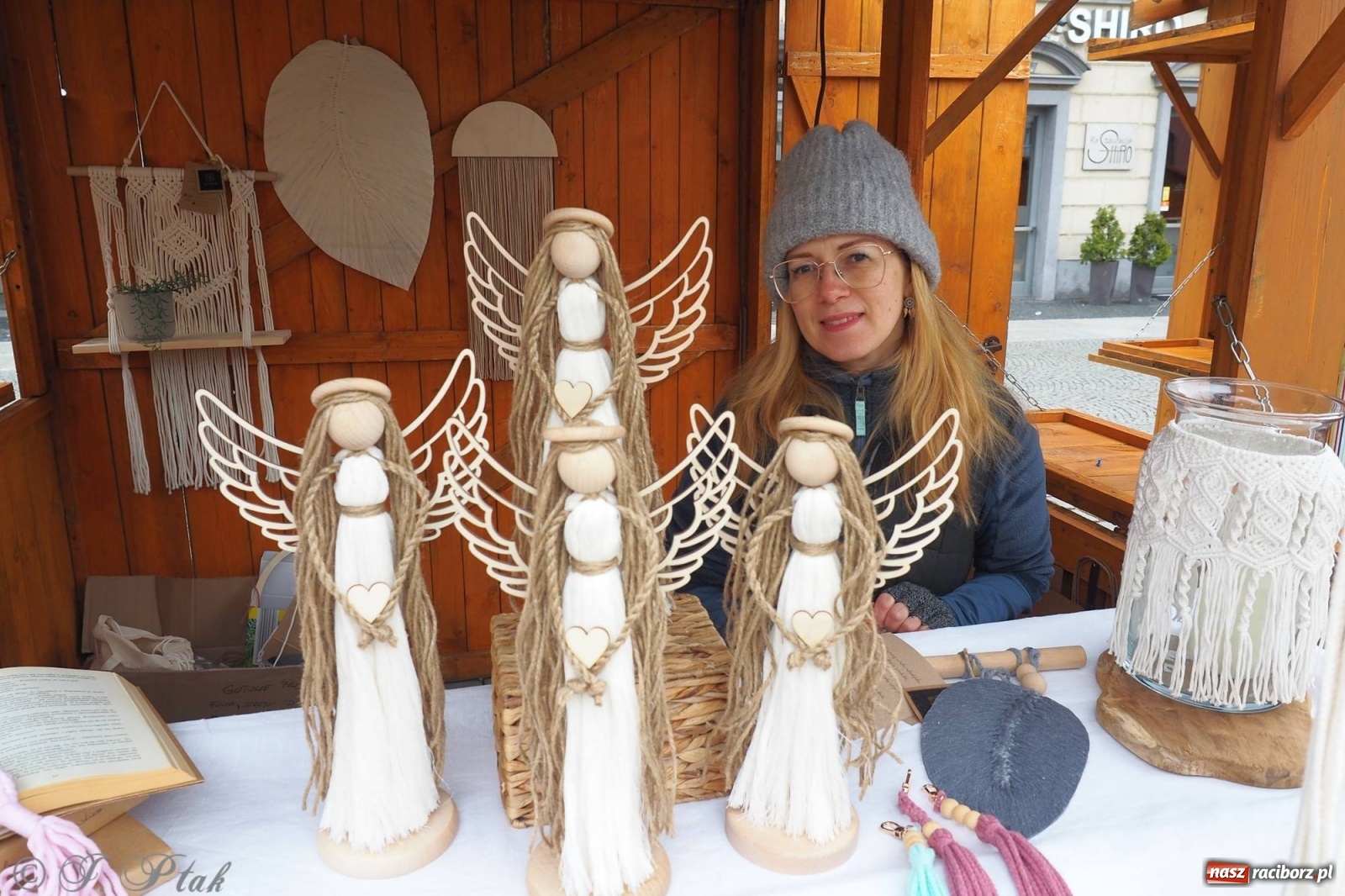 Zdjęcie w galerii na portalu naszraciborz.pl: Pod dobrym aniołem. Wielkanocne inspiracje na jarmarku w Raciborzu wiadomości z regionu