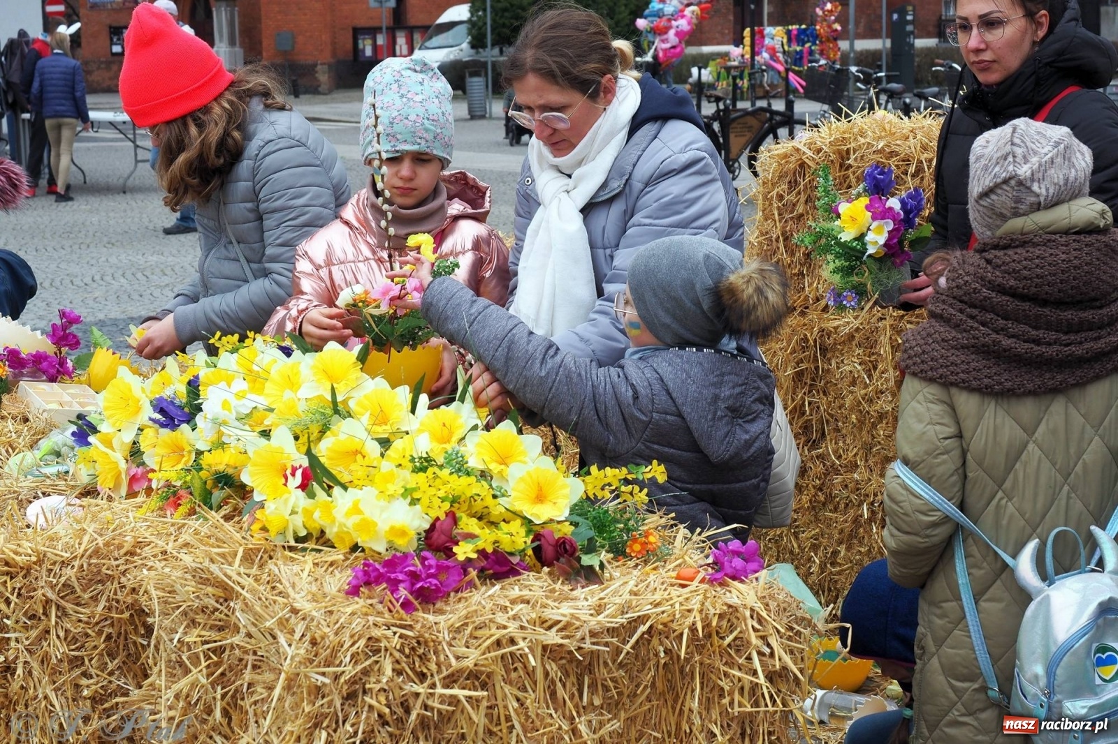 Zdjęcie w galerii na portalu naszraciborz.pl: Pod dobrym aniołem. Wielkanocne inspiracje na jarmarku w Raciborzu wiadomości z regionu