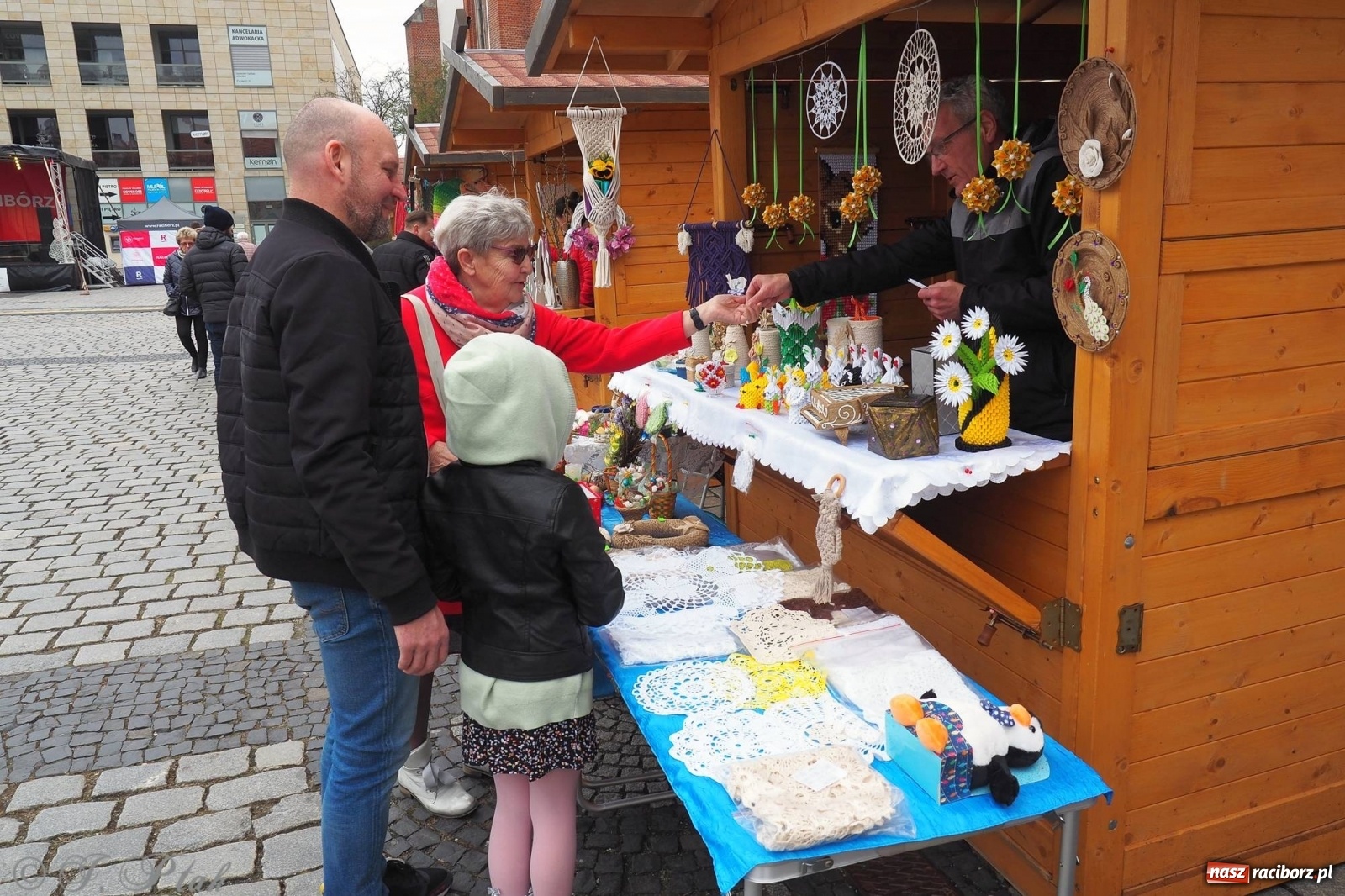 Zdjęcie w galerii na portalu naszraciborz.pl: Pod dobrym aniołem. Wielkanocne inspiracje na jarmarku w Raciborzu wiadomości z regionu