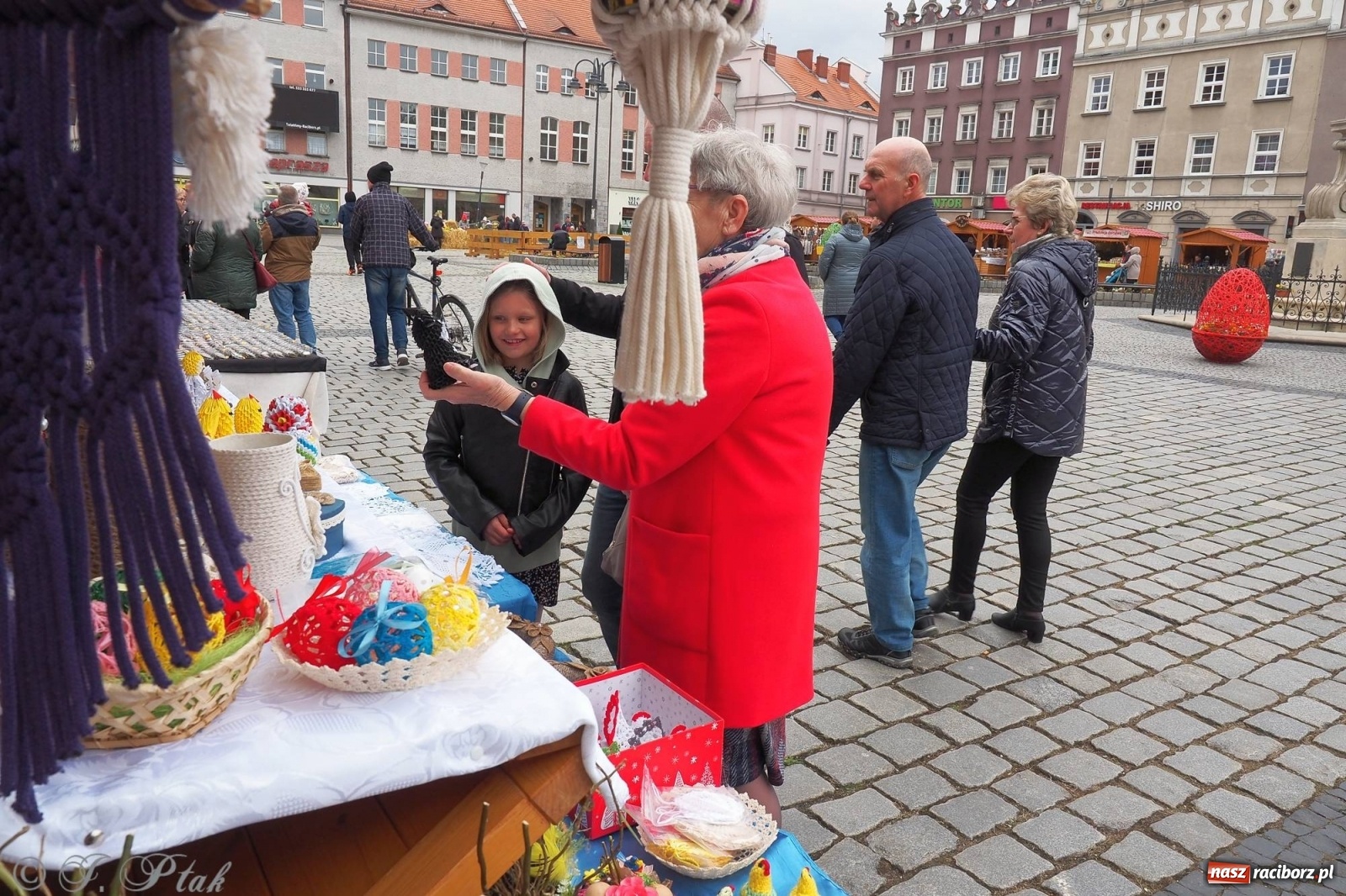 Zdjęcie w galerii na portalu naszraciborz.pl: Pod dobrym aniołem. Wielkanocne inspiracje na jarmarku w Raciborzu wiadomości z regionu