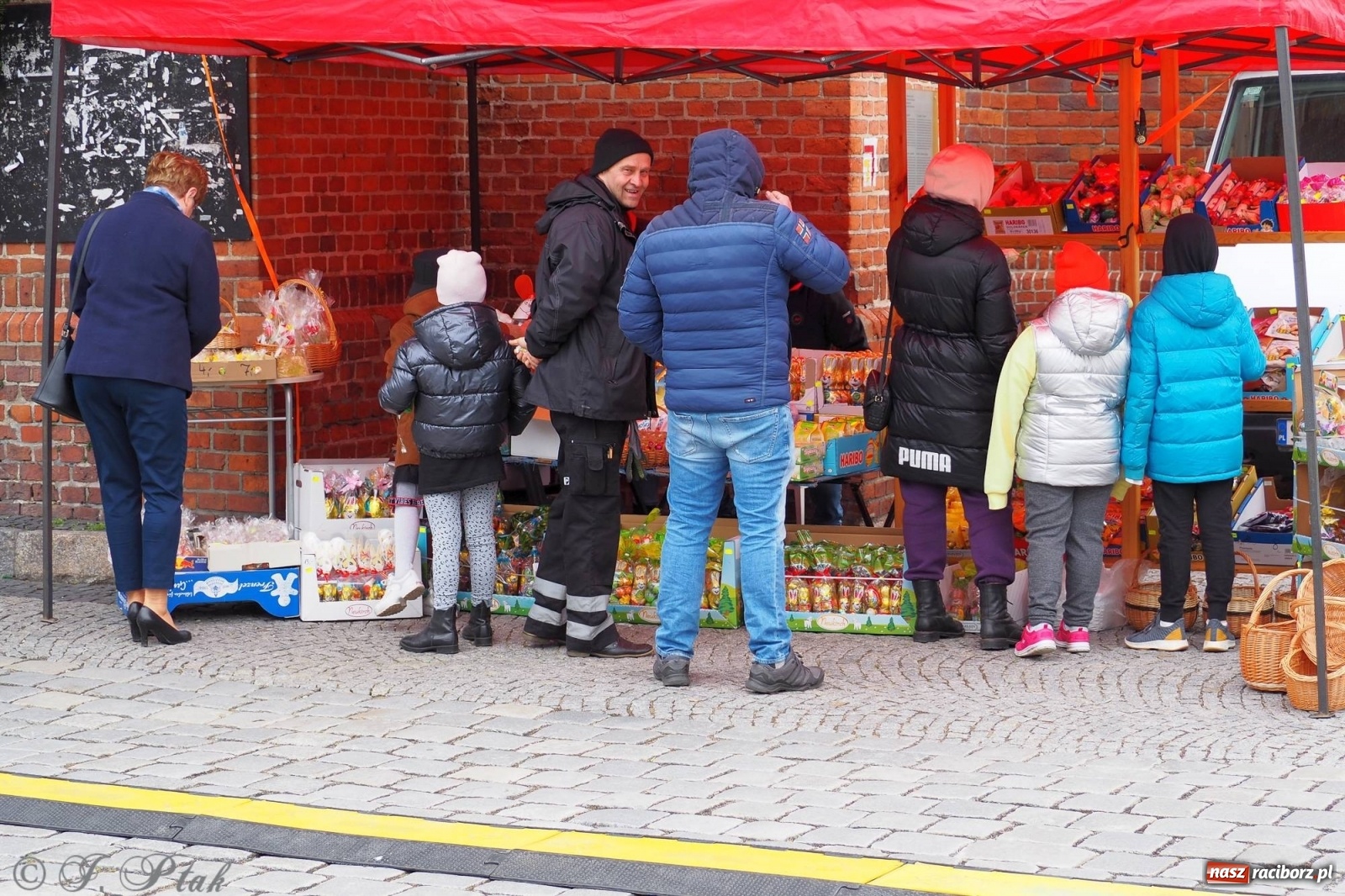 Zdjęcie w galerii na portalu naszraciborz.pl: Pod dobrym aniołem. Wielkanocne inspiracje na jarmarku w Raciborzu wiadomości z regionu