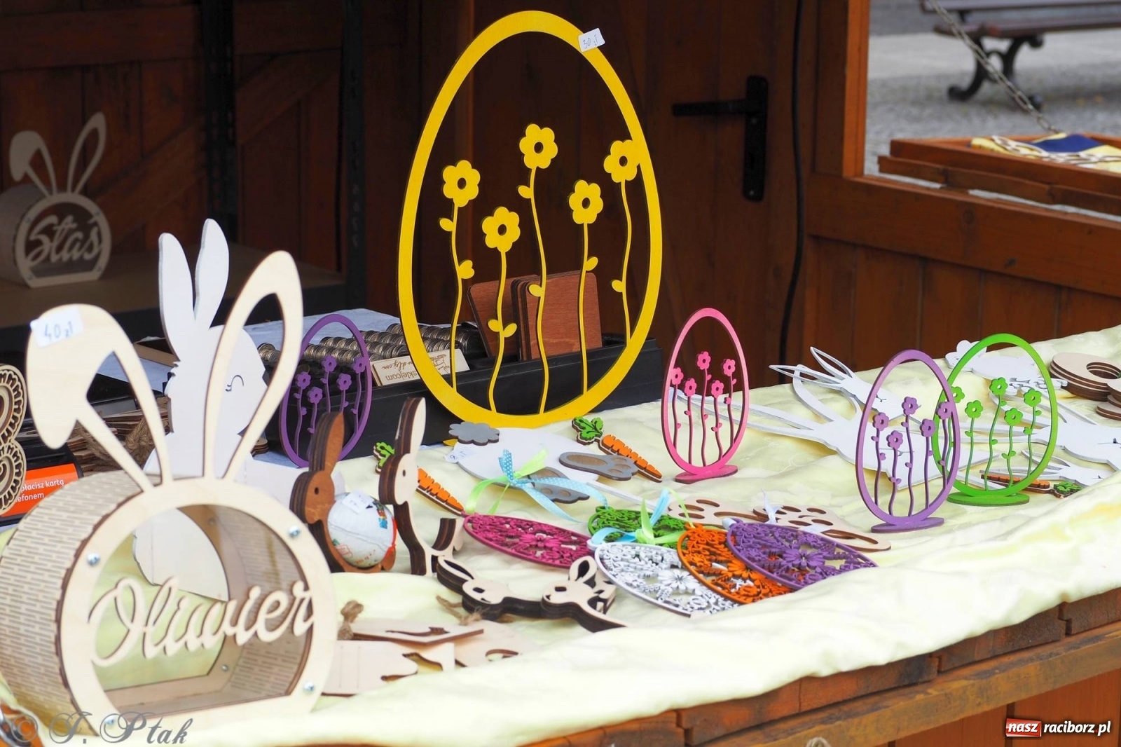 Zdjęcie w galerii na portalu naszraciborz.pl: Pod dobrym aniołem. Wielkanocne inspiracje na jarmarku w Raciborzu wiadomości z regionu