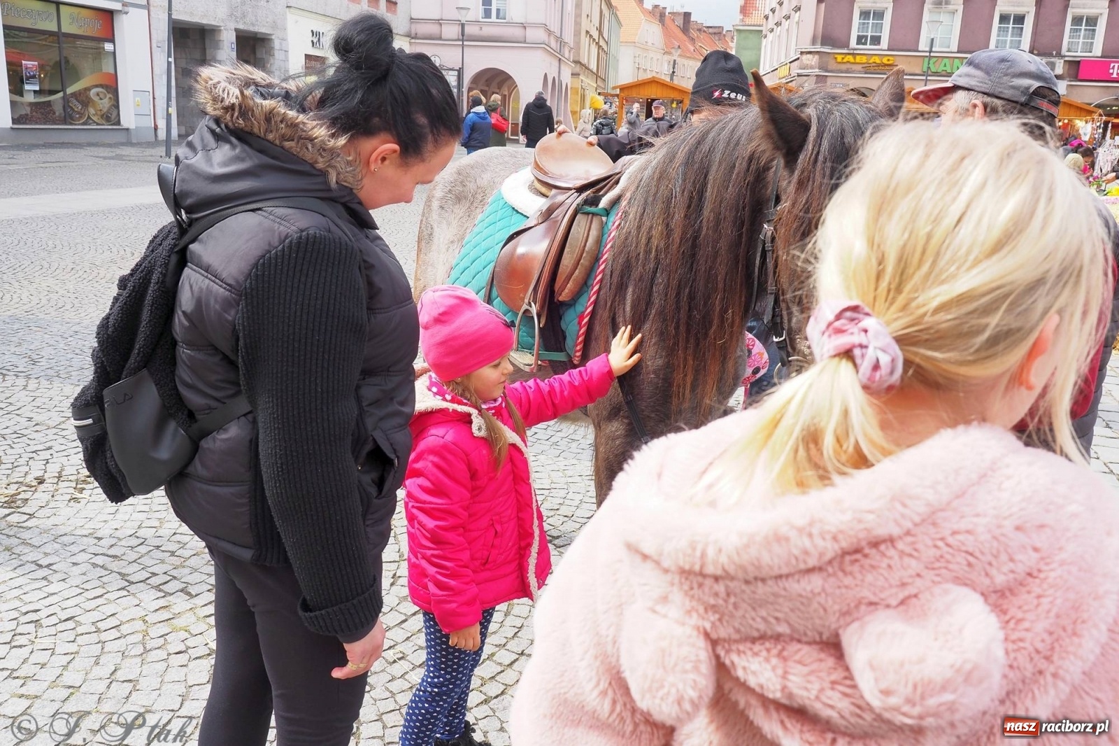 Zdjęcie w galerii na portalu naszraciborz.pl: Pod dobrym aniołem. Wielkanocne inspiracje na jarmarku w Raciborzu wiadomości z regionu