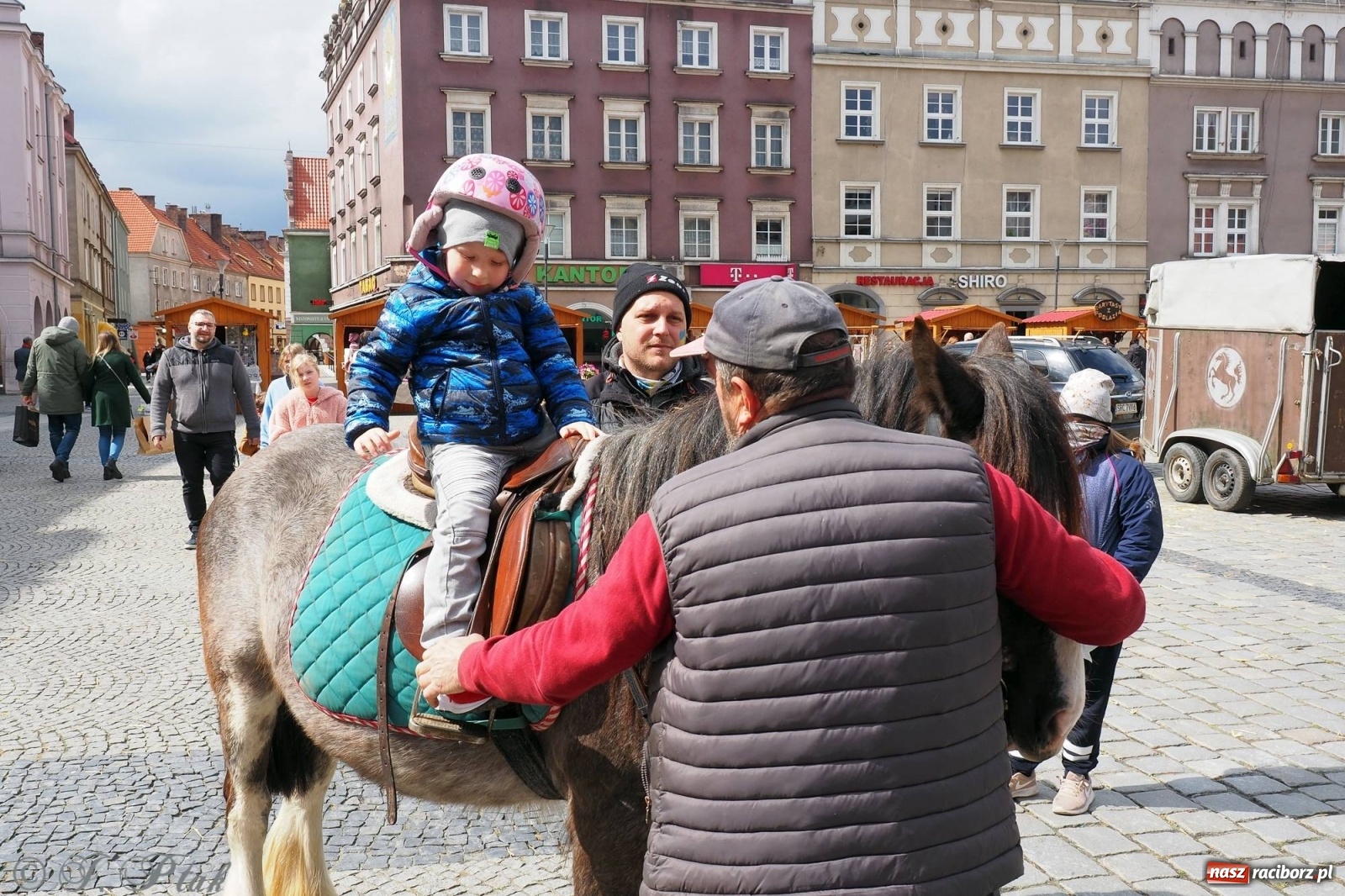 Zdjęcie w galerii na portalu naszraciborz.pl: Pod dobrym aniołem. Wielkanocne inspiracje na jarmarku w Raciborzu wiadomości z regionu
