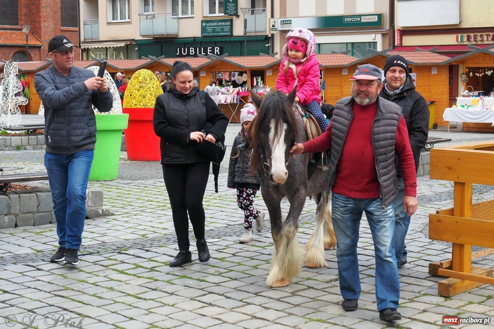 Zdjęcie w galerii na portalu naszraciborz.pl: Pod dobrym aniołem. Wielkanocne inspiracje na jarmarku w Raciborzu wiadomości z regionu