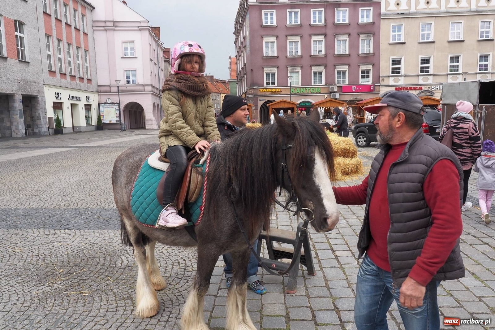 Zdjęcie w galerii na portalu naszraciborz.pl: Pod dobrym aniołem. Wielkanocne inspiracje na jarmarku w Raciborzu wiadomości z regionu