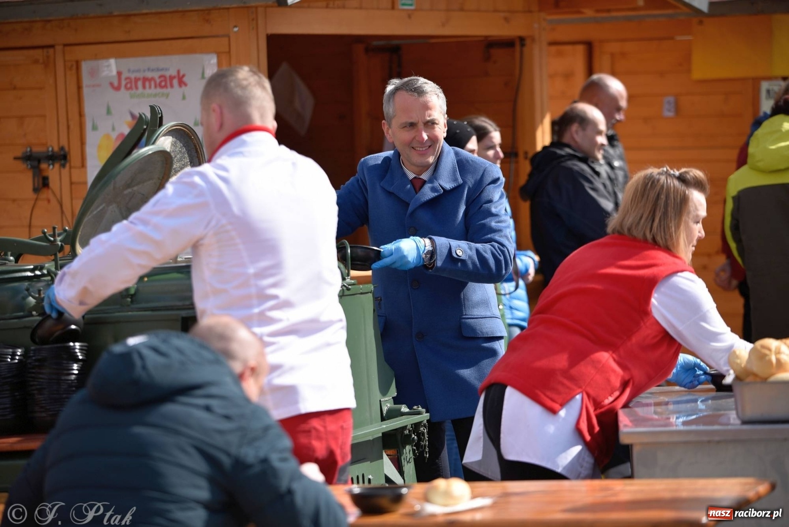 Zdjęcie w galerii na portalu naszraciborz.pl: Muzyczno-taneczne popołudnie na raciborskim Rynku wiadomości z regionu