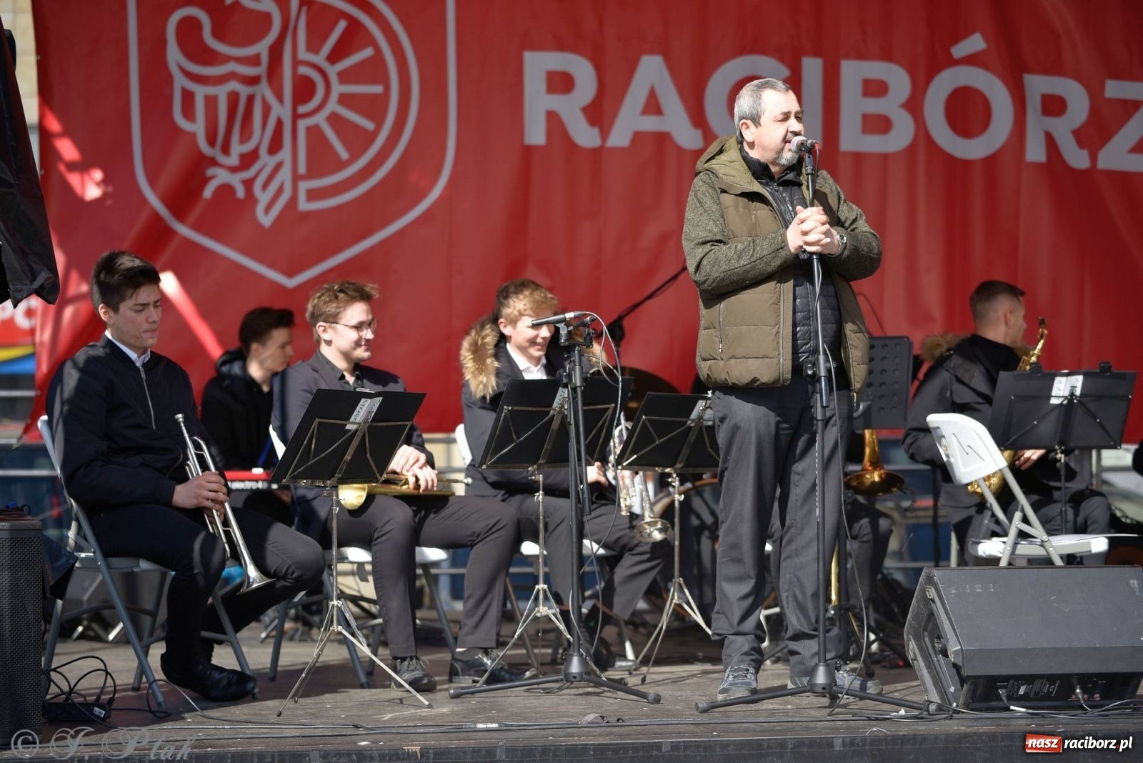 Zdjęcie w galerii na portalu naszraciborz.pl: Muzyczno-taneczne popołudnie na raciborskim Rynku wiadomości z regionu