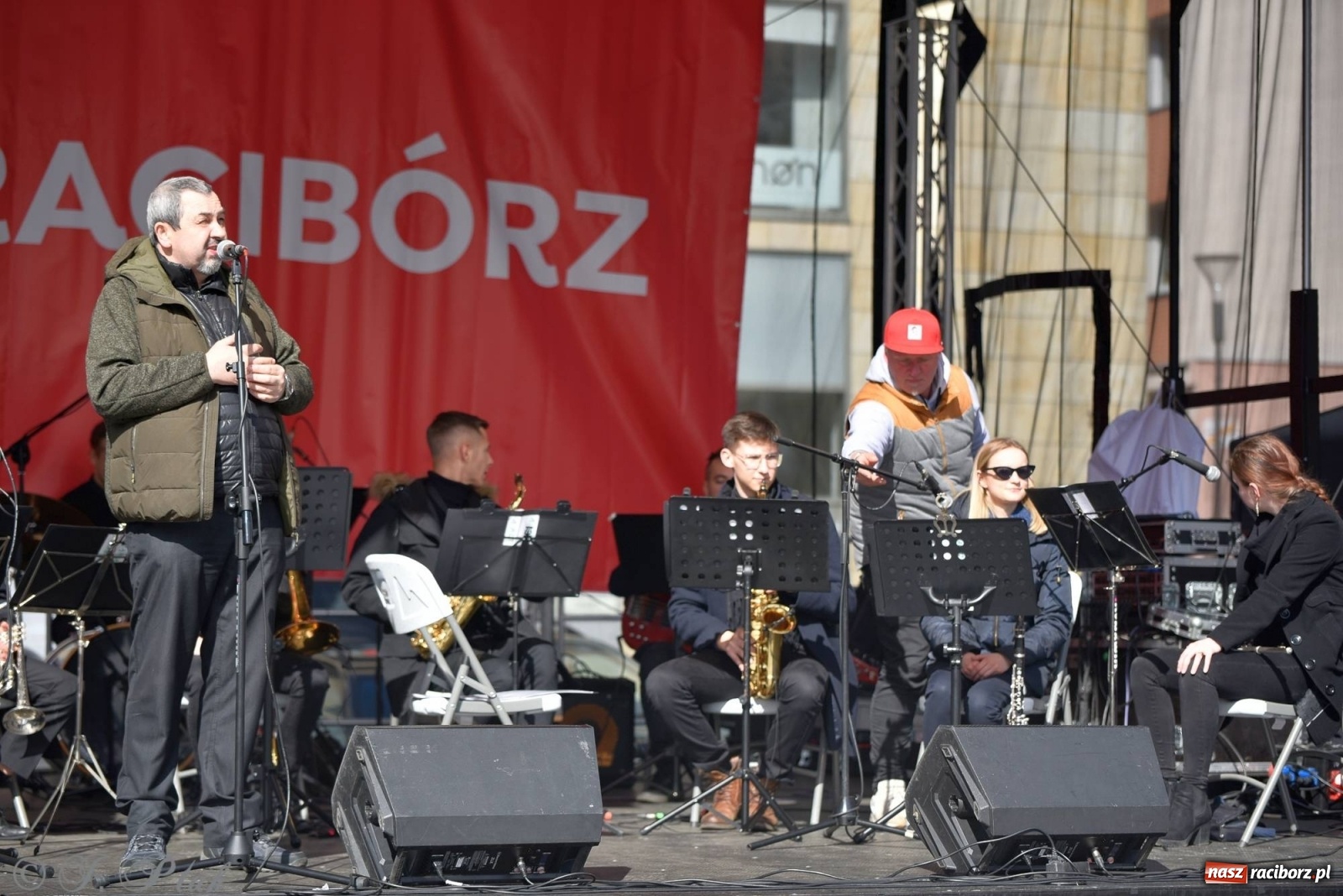 Zdjęcie w galerii na portalu naszraciborz.pl: Muzyczno-taneczne popołudnie na raciborskim Rynku wiadomości z regionu