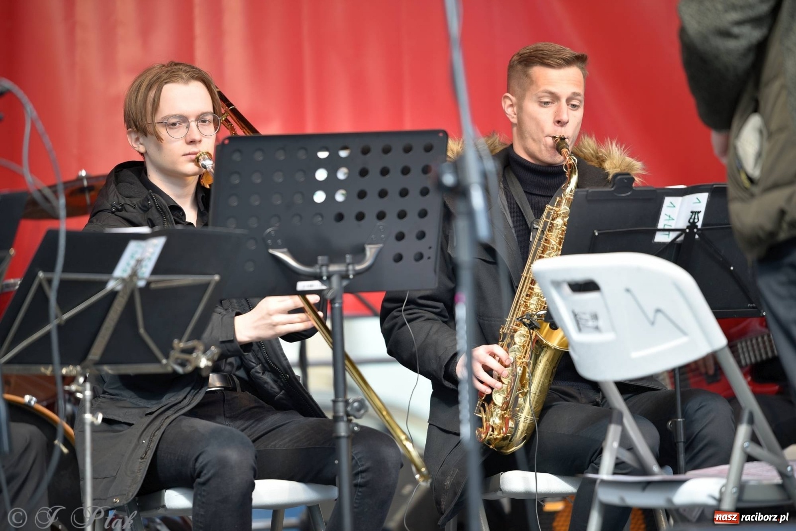 Zdjęcie w galerii na portalu naszraciborz.pl: Muzyczno-taneczne popołudnie na raciborskim Rynku wiadomości z regionu