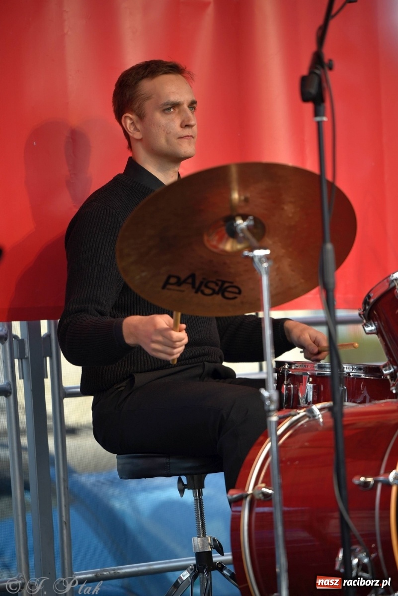 Zdjęcie w galerii na portalu naszraciborz.pl: Muzyczno-taneczne popołudnie na raciborskim Rynku wiadomości z regionu