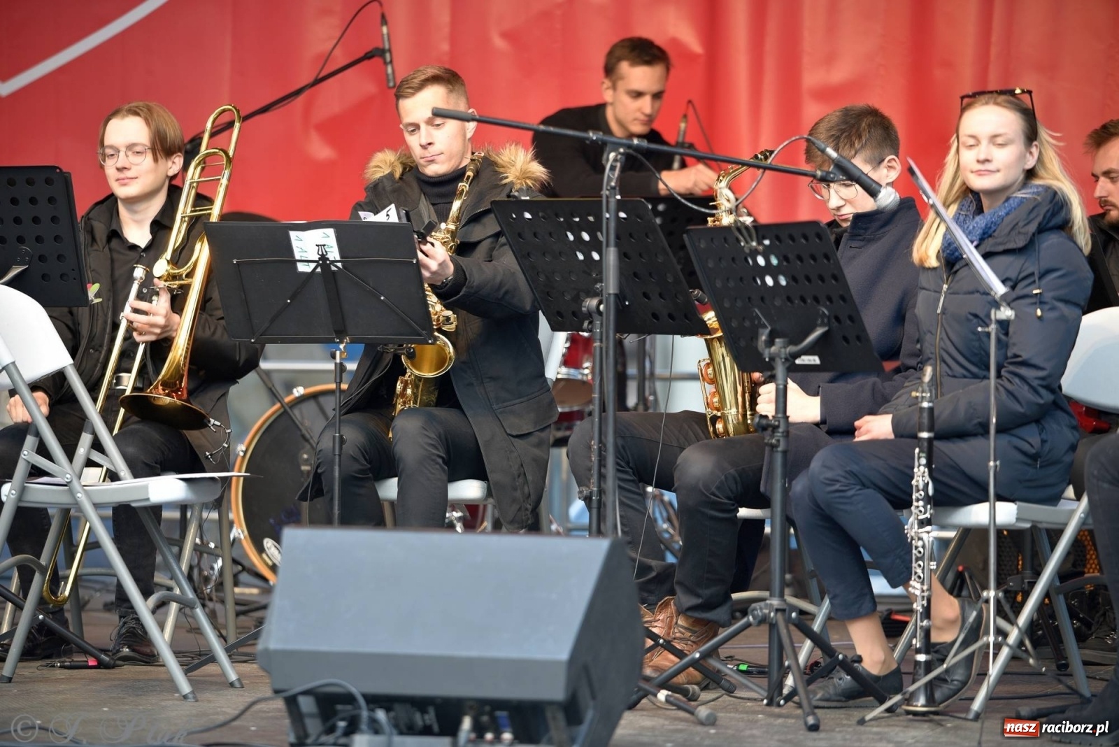 Zdjęcie w galerii na portalu naszraciborz.pl: Muzyczno-taneczne popołudnie na raciborskim Rynku wiadomości z regionu