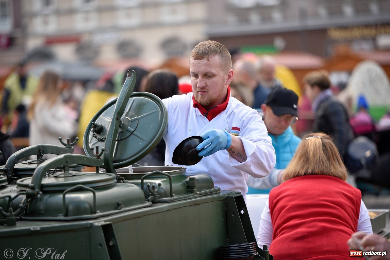 Zdjęcie w galerii na portalu naszraciborz.pl: Muzyczno-taneczne popołudnie na raciborskim Rynku wiadomości z regionu