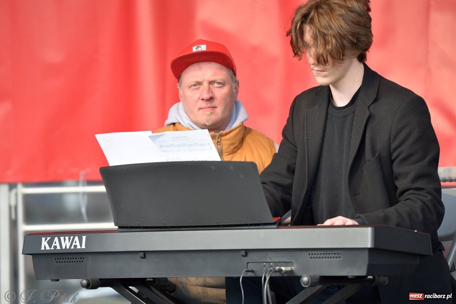 Zdjęcie w galerii na portalu naszraciborz.pl: Muzyczno-taneczne popołudnie na raciborskim Rynku wiadomości z regionu