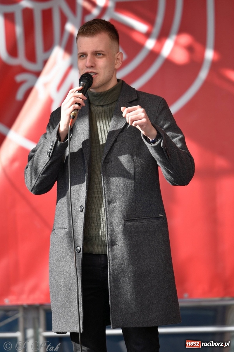 Zdjęcie w galerii na portalu naszraciborz.pl: Muzyczno-taneczne popołudnie na raciborskim Rynku wiadomości z regionu